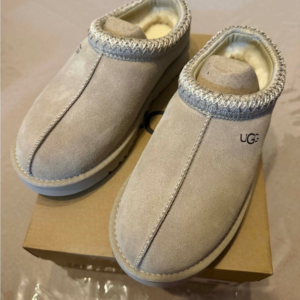 UGG Tasman Slippers Size 10 for Women’s,  size 8 for Men’s Mustard seed